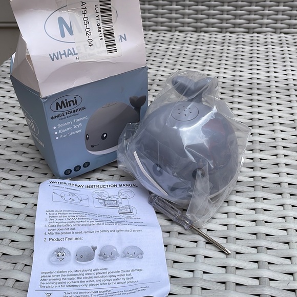 NIB Mini Whale Fountain Happy Bath Game Sensory Training Electric Toy - Picture 3 of 8